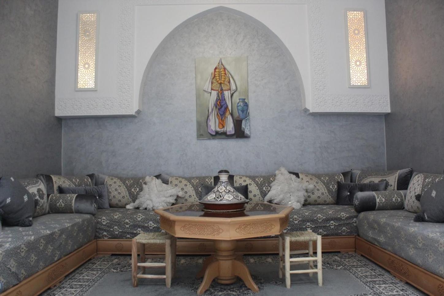 Riad Darnooz *